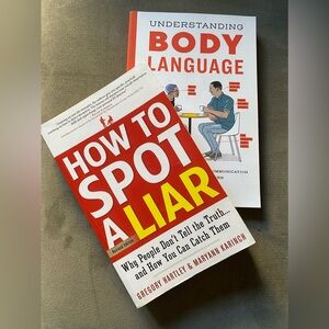 How to Spot a Liar and Understanding Body Language Pair of Books